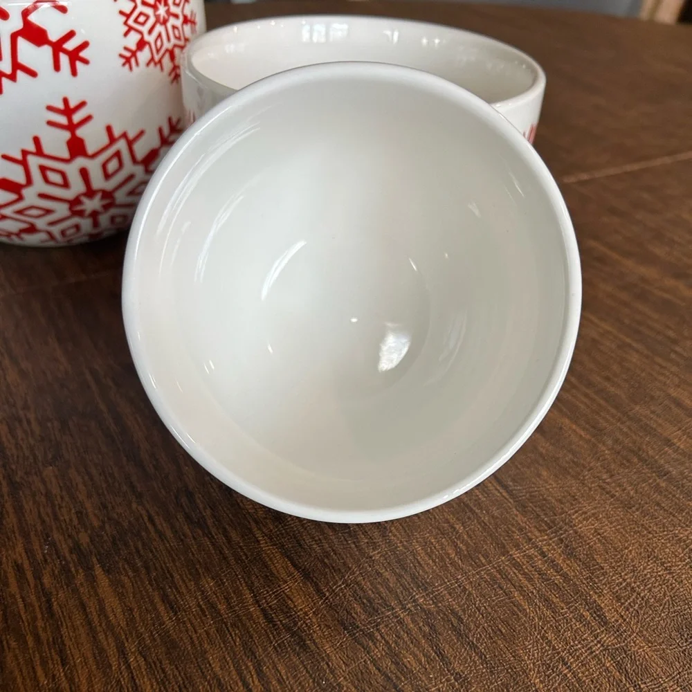 Crate and Barrel Set of 3 Holiday Nesting Bowls